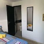بيت ضيافة Mirela كوستِنيست